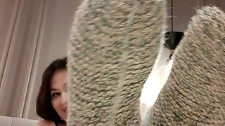 Morning massage with heel cream