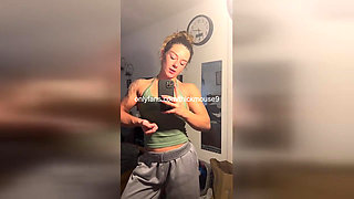 I accidentally showed too much on tiktok (pussy leak)
