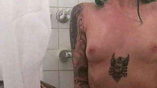 Amateur czech teen in her first toy induced orgasm