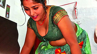 Desi Bhabhi having sex with boyfriend while call talking to husband Hindi sex