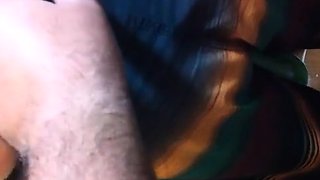 Dois caminhoneiros maduros transando no banheiro