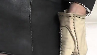 Beige Leather Gloves with a Strong Leather Scent on Your Face, Lady Victoria Valente