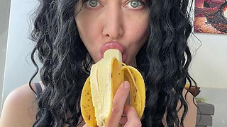 Hkjsexy Video Quickie - Just Sexy Pornstar Eats Banana