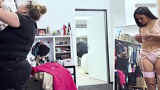 Kaitlyn Katsaros, Nuria Millan  Vittoria Divines Wet Pissing Gangbang BTS