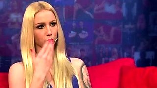 Blonde babe is jerking and kissing