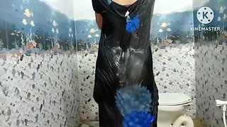 Seeing Didi Taking Bath, Father-in-law's Cock Stood up Full Hot Bathing Stepsister