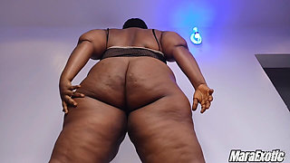 Fat Booty Ebony MILF Solo Orgasm
