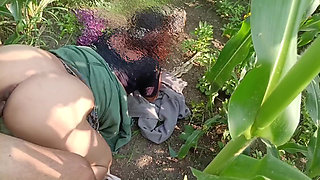 Apne chhote Bhai ki Biwi khet mein chod Raha jeth chut aur gand marva Rahe tumhara sexy Meri chut ki pyas gand ki khujali mitao Jeth bujhao