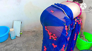 Seeing Daughter-in-law Bathing, Father-in-law's Launda Stood up Full Hot Sexy Bhabhi Bathing in Bathroom