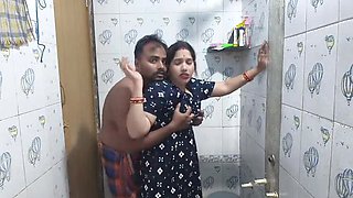 Odia Sona Bhabhi Hardcore Sex in Birthroom - Desi Aunty Big Ass and Natural Tits Fucking