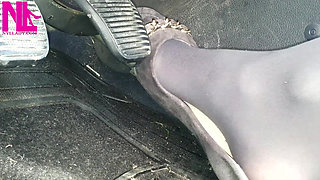 Revving in Grey Flats with Chains in Mp4format