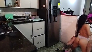 I Masturbated Looking at Her How She Was Dressed and She Couldn't Bear to Suck My Entire Cock