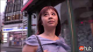Kanade Mizuki Soothes Her Pussy in The Car & Fucks him
