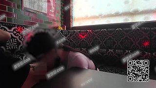 6067 국산 노래방에서 섹 방 착각하고 들어온 손님한테 걸림 Korea 텔레 UUB892