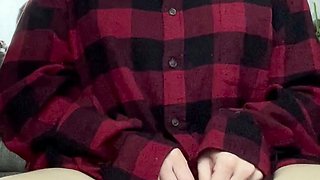 Cute amateur webcam teen girl toying pussy on webcam
