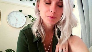 amateur blonde solo webcam