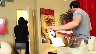 Babe gets her handymen to fix their air