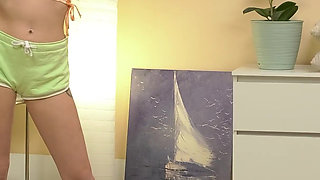 Flexible Teen Loves Rough Dildo Gymnastic