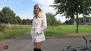 Wtf!! Fuckdate in the Middle of the Main Road!!