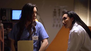 Sinn Sage talks Vicky Chase into sinful fucking