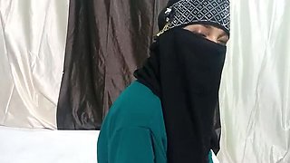 Desi Muslim Housewife in Burkha Fucked Hard by Ex-Boyfriend - Homemade Indian Sex