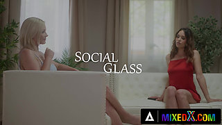 MIXEDX - Stepsisters Confront Desire - Deep Pussy Eating & Scissoring