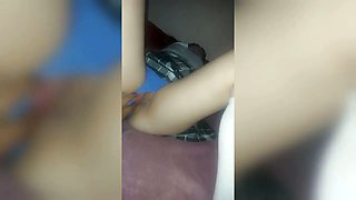 Ay, aaay! Me duele sácamela porfavor! VERGOTA! Ingenua estudiante se queda a solas con su padrastro una noche, casero real, no fake