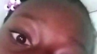 Beautiful African Girl plays