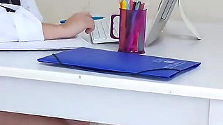 Doutora Jennyfer Resolve Problema De Erecao Durante Exame!