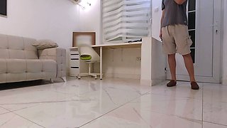 I sucked the delivery guy’s cock a while my husband was