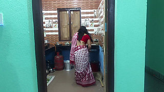 Beautiful Bengali bhabhi enjoy holi special with her neighbours applied lot of colors in hindi