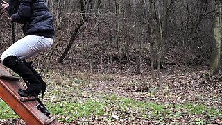 Amateur Foot Fetish Girlfriend Sucks and gives a Footjob