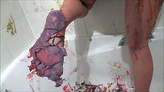 Amateur blonde masturbate when taking shower