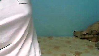 Filipina babe reveals big boobs and pussy on Skype