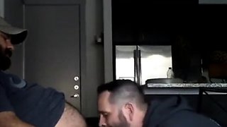 Latino Amateur Blowjob mit Cum Tribute