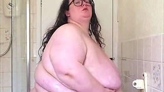 SSBBW Bathroom Cream Belly Body