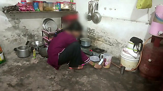 In the kitchen, the elder stepsister sucked the younger stepbrother's cock, sucked it and took out the water