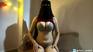 Sexy Muslim Babe Noor Arabic
