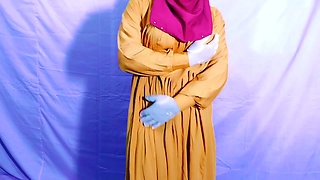 Masturbation and dirty talk by a very beautiful Bangladeshi stepmother