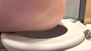 Gym Girl Public Toilet Pissing