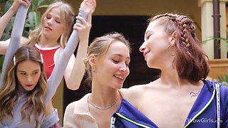 WOW Girls - lesbian foursome scene
