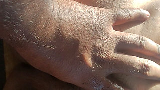 Padosan bhabhi ki chut mein finger dal kar padosan bhabhi ko hot kar diya