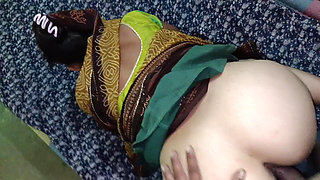 Maine sagi bhabhi ko ghutnon ke bal khat per Ghodi Banakar unki moti gand ko ragad kar khoob choda