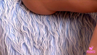 Masturbation obsession! Hot blonde Wynter fucks her wet muff