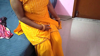 Stepbrother ne muje apna lund chusne bola aur meri chut ki seal todi