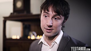 Criminal mom silences witness with intercourse