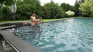 First Pool Fuck on Vacation!!