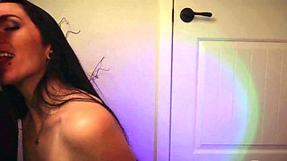 Webcam fun mature brunette with toys cum on cam