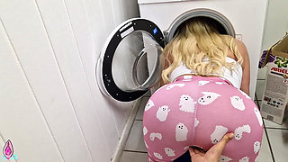 Step Bro Fucks Step Sis While She Is in the Washing Machine - Cumshot