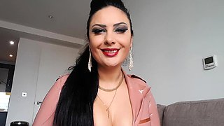 Close up MILF masturbation